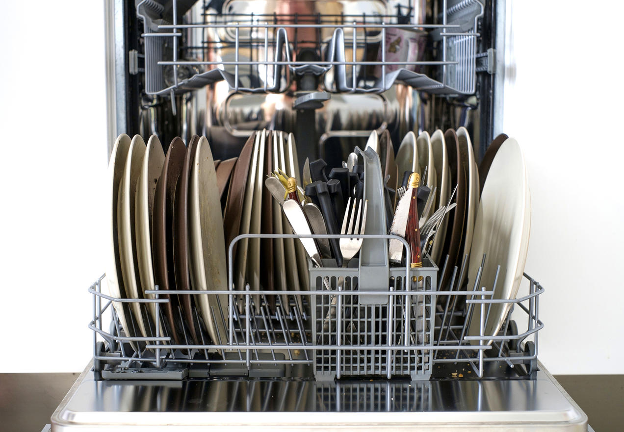 Eco-Friendly Kitchen: Dishwasher or Hand Washing?