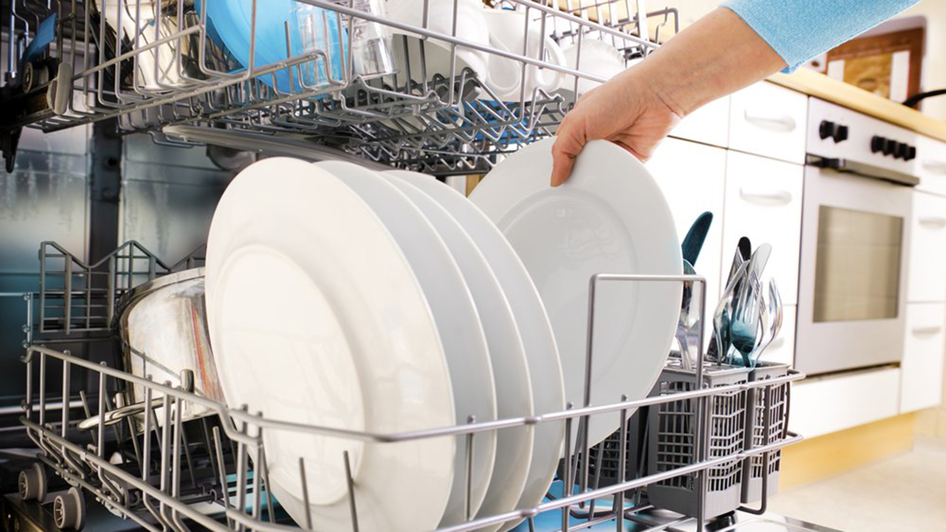 Rinse Dishes Before Placing Them In The Dishwasher